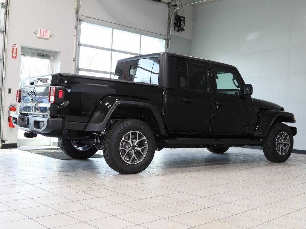 new 2024 Jeep Gladiator car, priced at $46,776