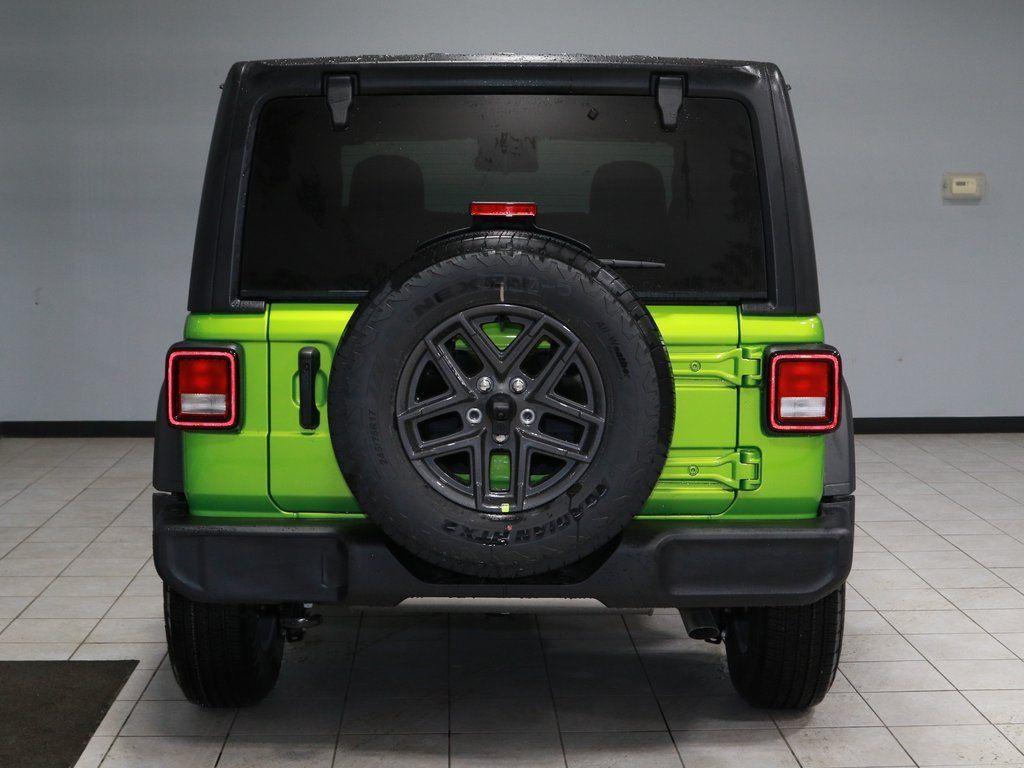new 2025 Jeep Wrangler car, priced at $40,321