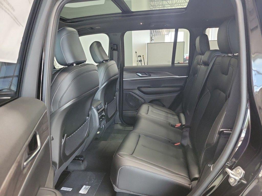 new 2025 Jeep Grand Cherokee car, priced at $47,936