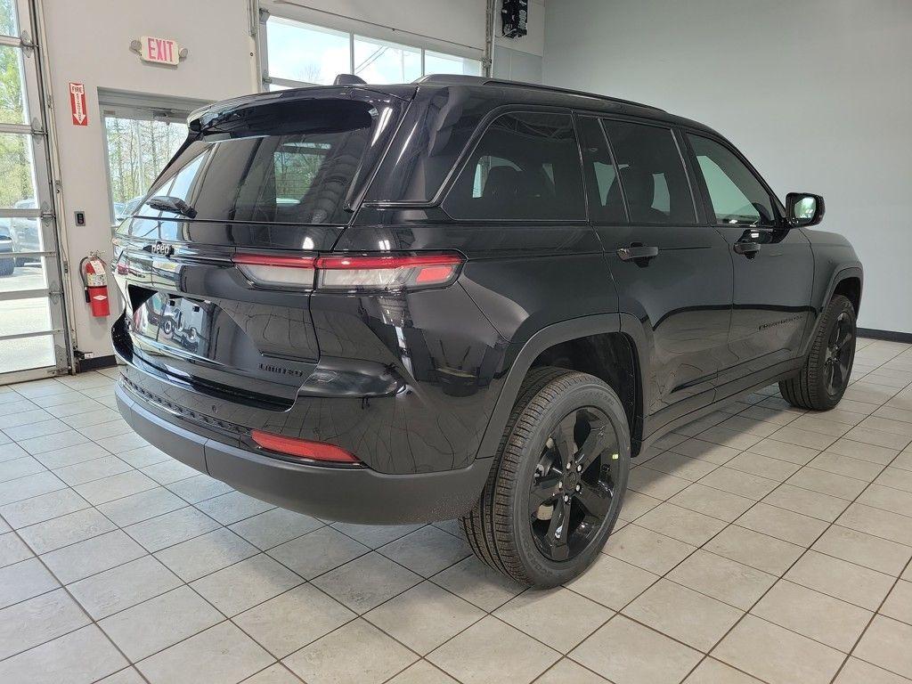 new 2025 Jeep Grand Cherokee car, priced at $47,936