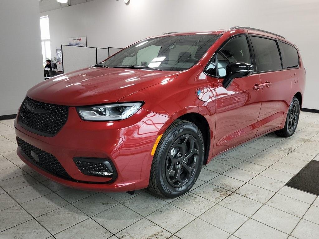 new 2025 Chrysler Pacifica Hybrid car, priced at $51,795