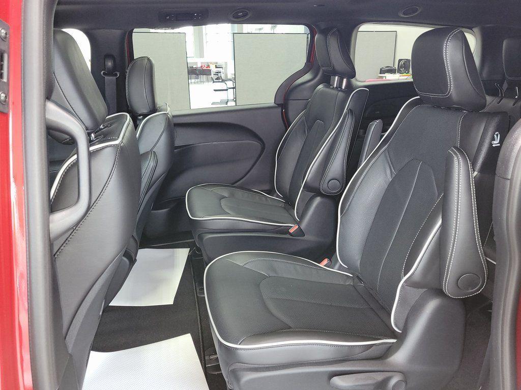 new 2025 Chrysler Pacifica Hybrid car, priced at $50,951