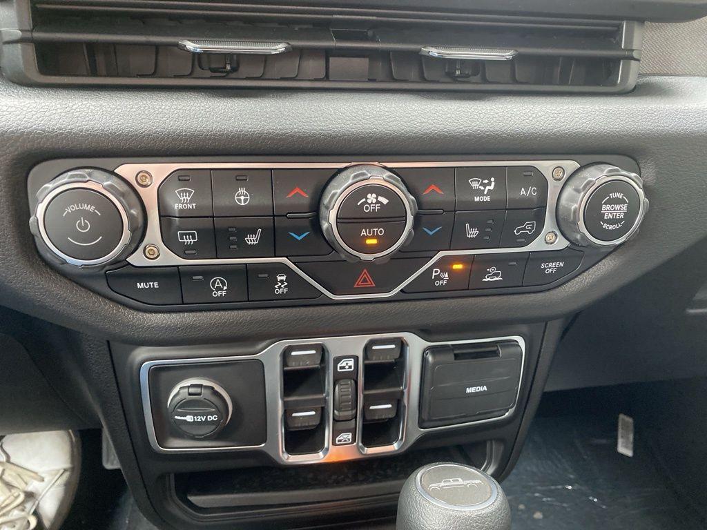 new 2025 Jeep Gladiator car, priced at $47,882