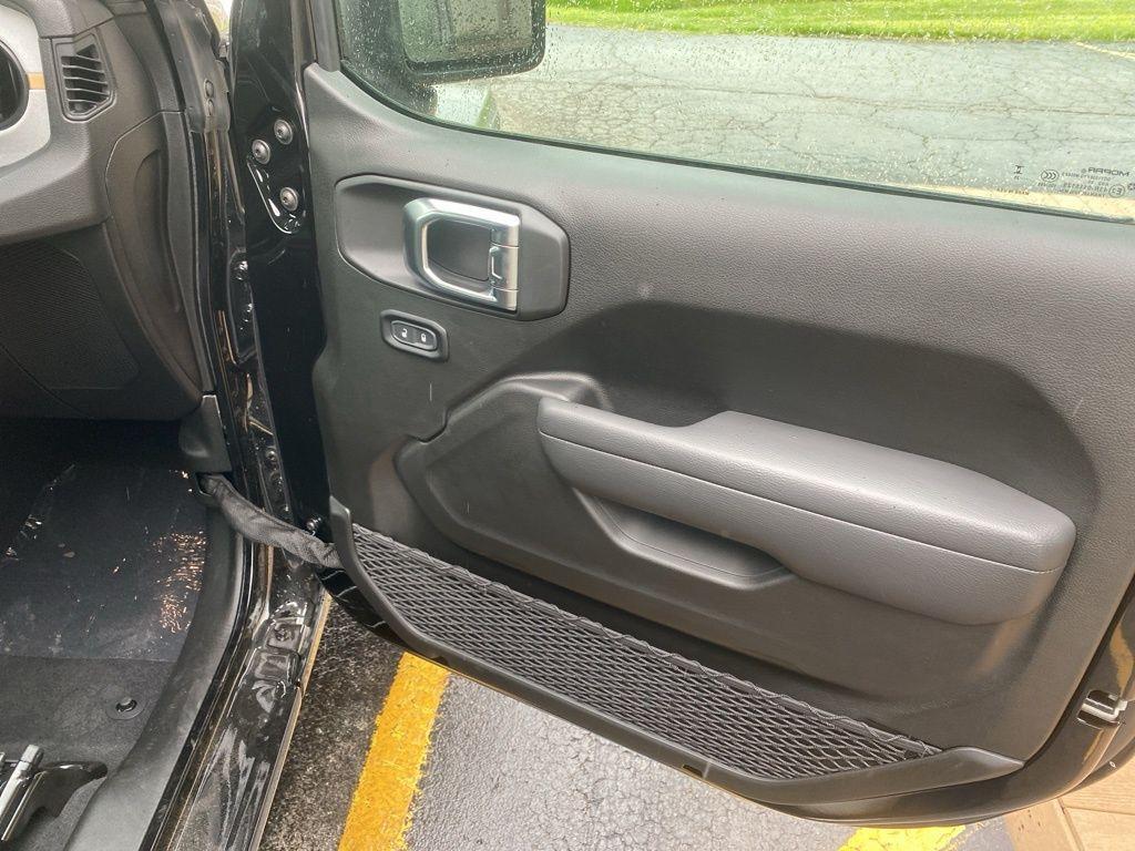 new 2025 Jeep Gladiator car, priced at $47,882