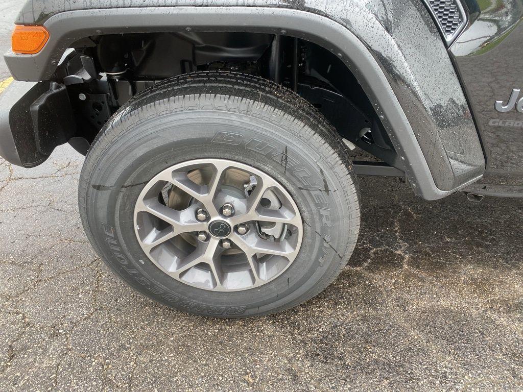 new 2025 Jeep Gladiator car, priced at $47,882