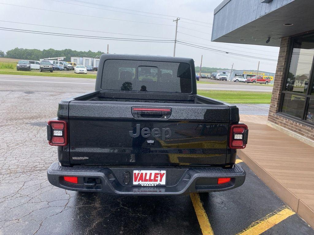 new 2025 Jeep Gladiator car, priced at $47,882