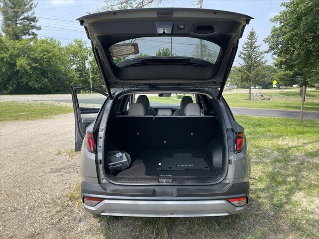 new 2025 Hyundai Tucson car, priced at $33,098