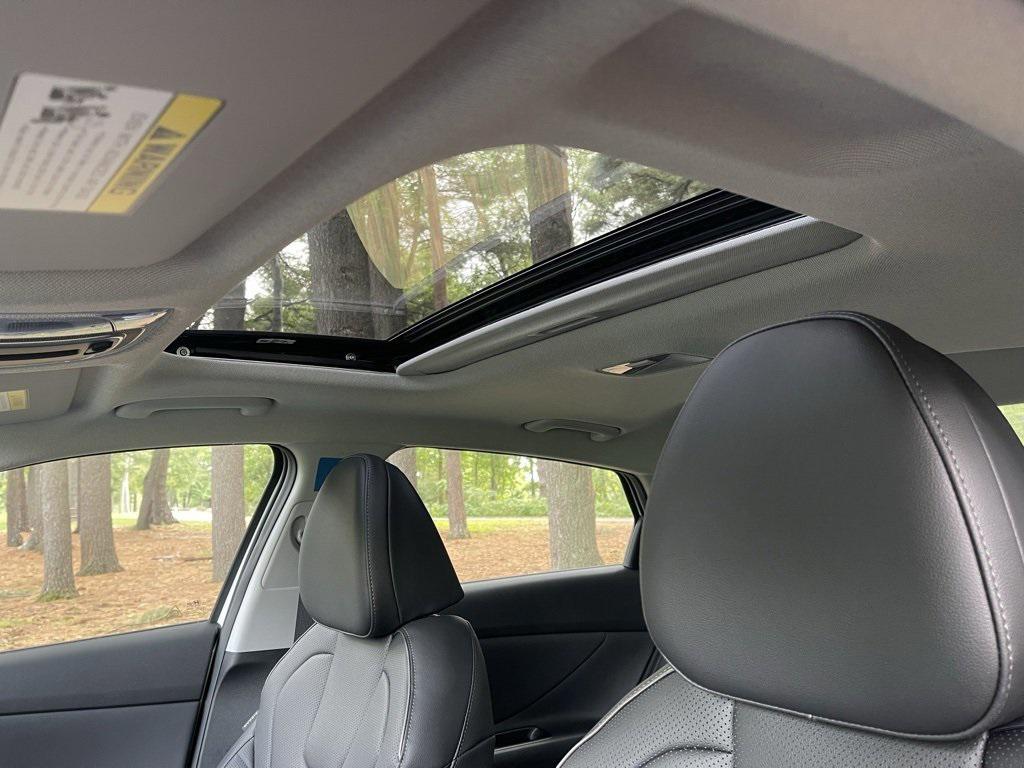 new 2025 Hyundai Elantra car, priced at $27,999