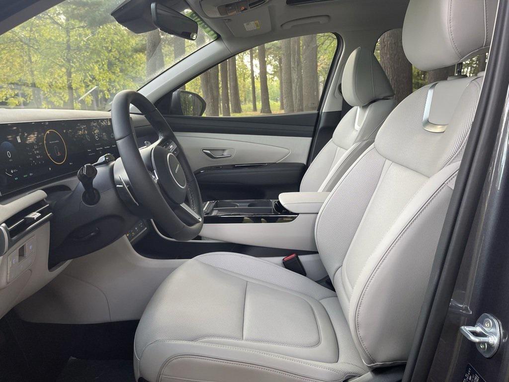 new 2025 Hyundai TUCSON Hybrid car, priced at $40,999