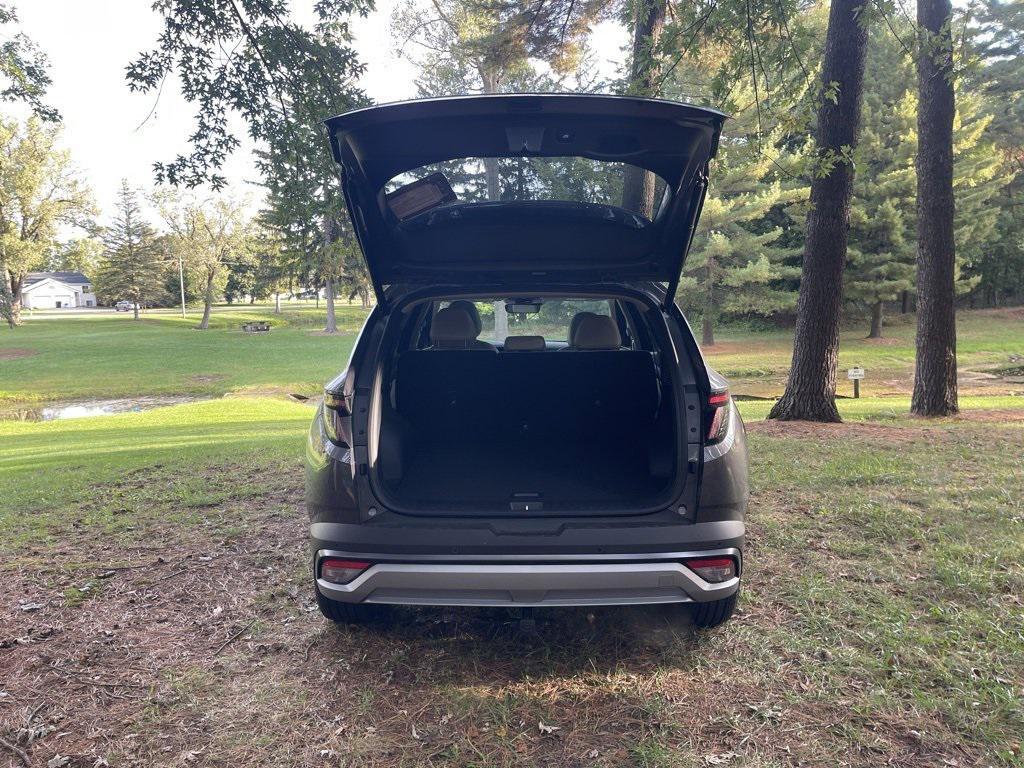 new 2025 Hyundai TUCSON Hybrid car, priced at $40,999