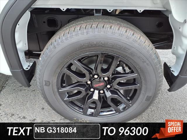 new 2025 GMC Sierra 1500 car, priced at $41,365