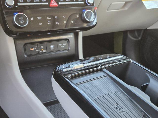 new 2025 Hyundai TUCSON Hybrid car, priced at $38,220