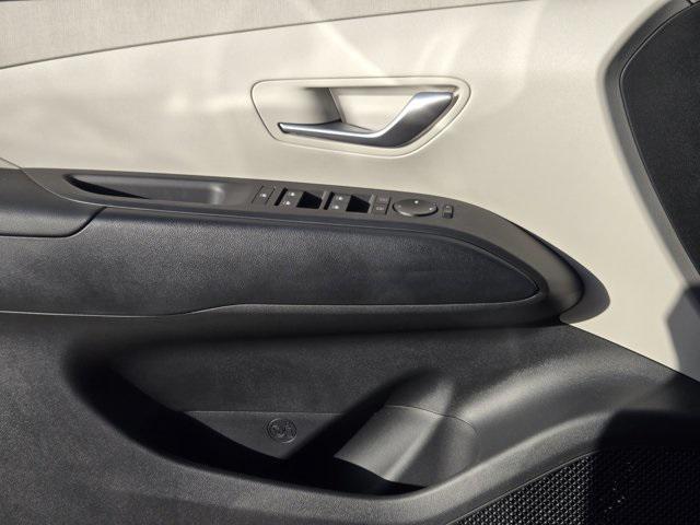 new 2025 Hyundai TUCSON Hybrid car, priced at $38,220