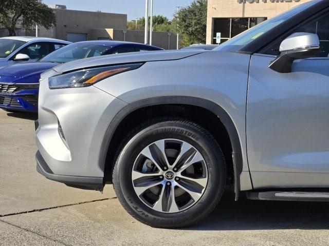 used 2022 Toyota Highlander car, priced at $33,607