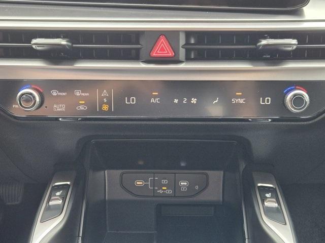 new 2025 Kia Sorento car, priced at $41,905