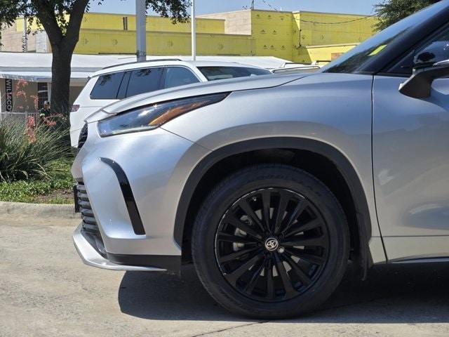 used 2023 Toyota Highlander car, priced at $38,991