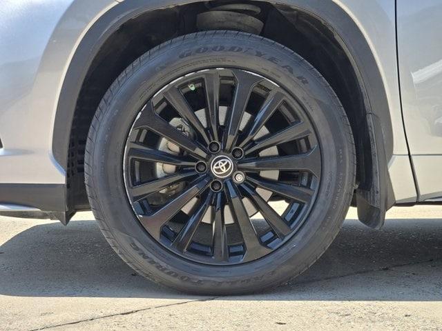 used 2023 Toyota Highlander car, priced at $38,991