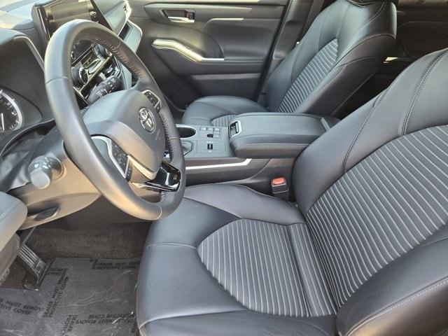 used 2023 Toyota Highlander car, priced at $38,991