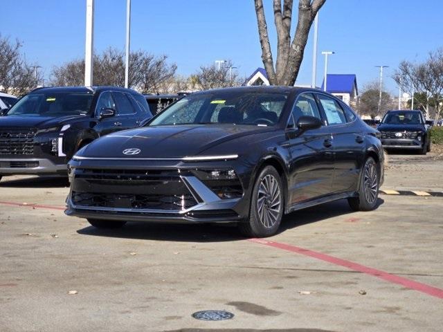 new 2025 Hyundai Sonata Hybrid car, priced at $32,680