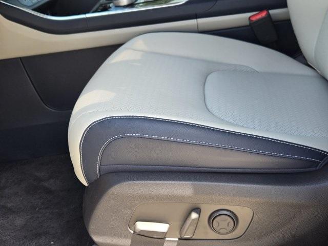 new 2025 Kia Carnival Hybrid car, priced at $56,195