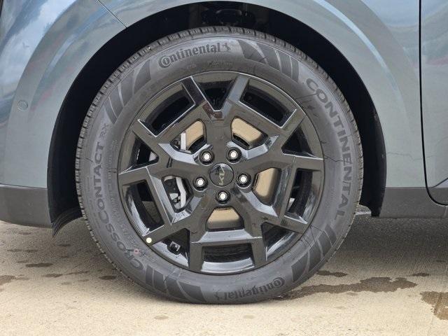 new 2025 Kia Carnival car, priced at $52,120