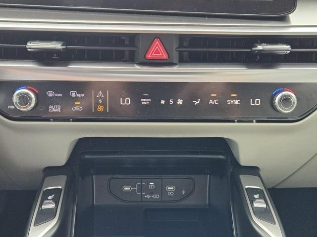 new 2025 Kia Sorento Hybrid car, priced at $41,841