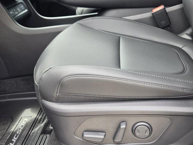 new 2025 Hyundai TUCSON Hybrid car, priced at $38,975