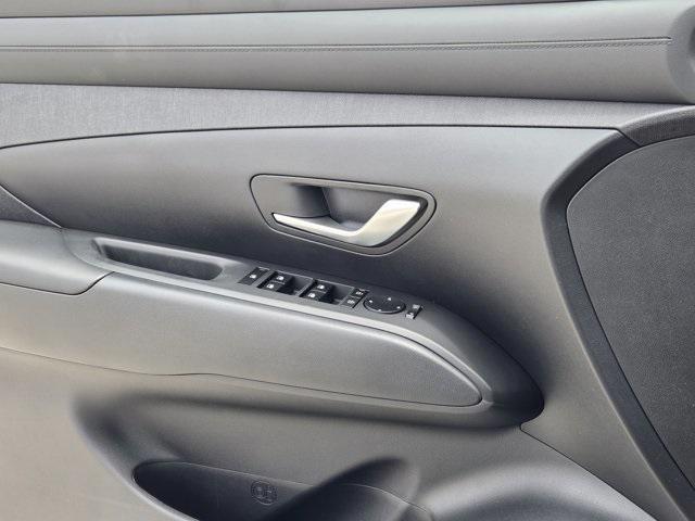 new 2025 Hyundai TUCSON Hybrid car, priced at $38,975