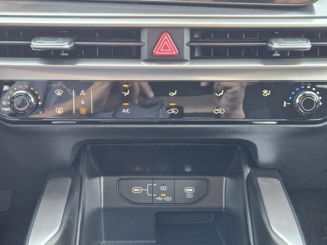 new 2025 Kia Sorento car, priced at $32,945