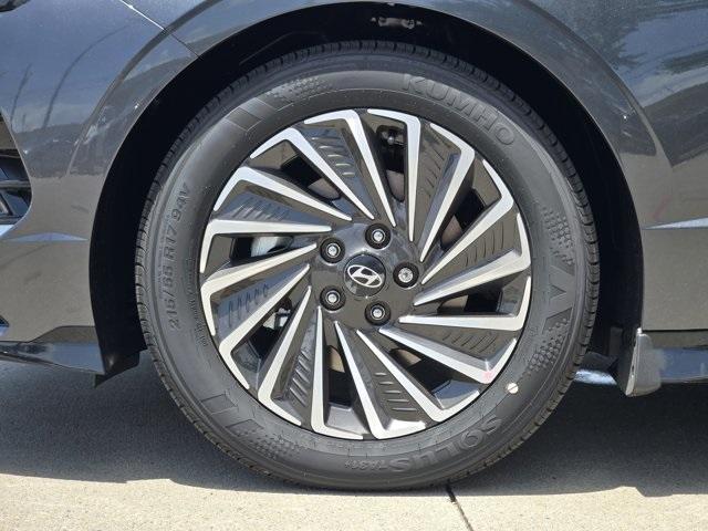 new 2025 Hyundai Sonata Hybrid car, priced at $33,040