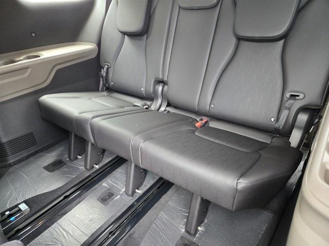 new 2025 Kia Carnival car, priced at $40,905