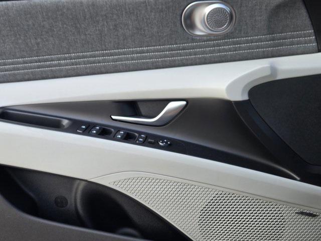 new 2025 Hyundai Elantra car, priced at $27,580