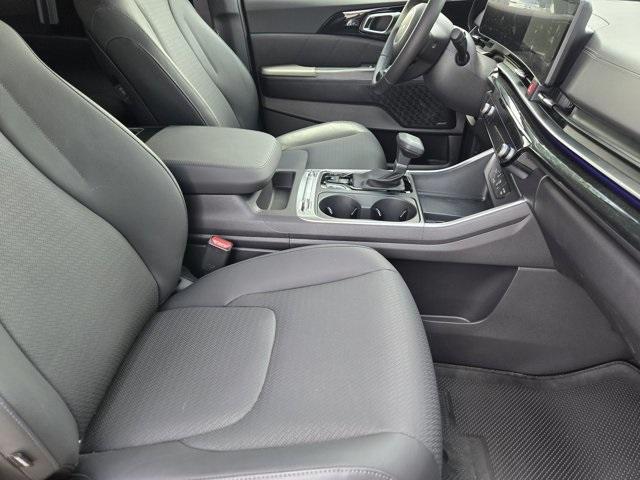 new 2025 Kia Carnival car, priced at $55,290