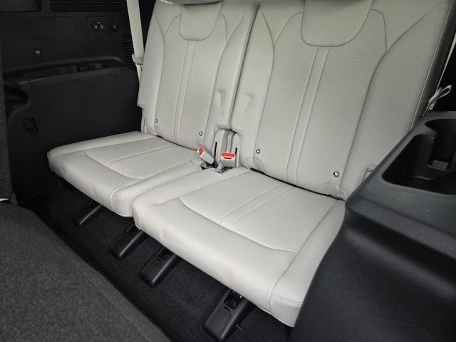 new 2025 Kia Sorento car, priced at $38,675