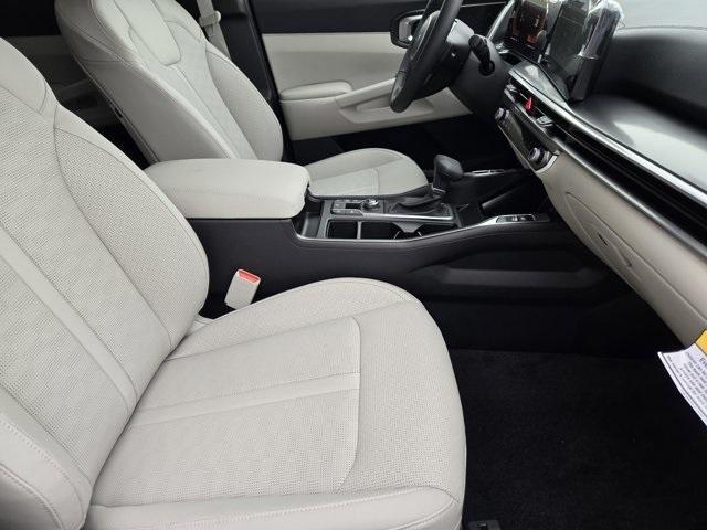 new 2025 Kia Sorento car, priced at $38,675
