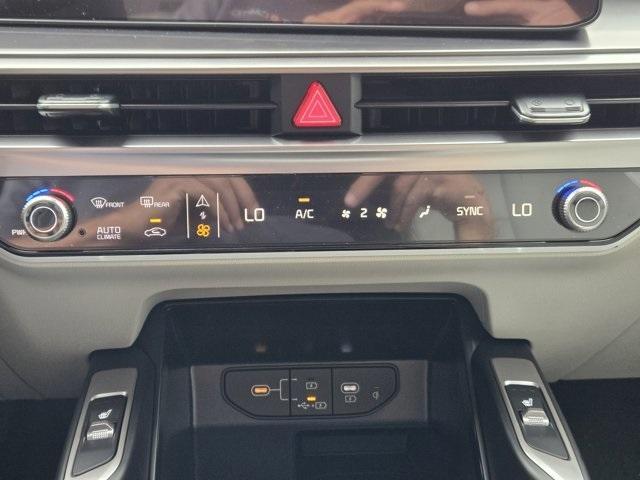 new 2025 Kia Sorento car, priced at $38,675