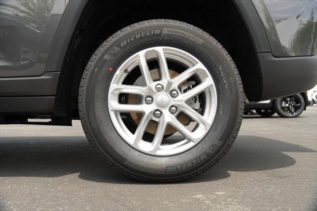 new 2025 Jeep Grand Cherokee car, priced at $40,382