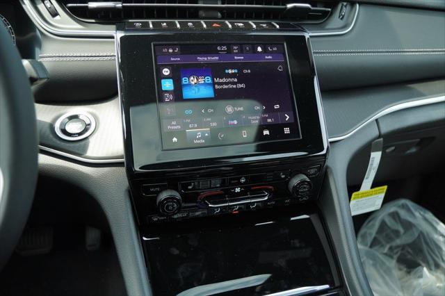 new 2025 Jeep Grand Cherokee car, priced at $40,382