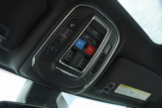 new 2025 Jeep Grand Cherokee car, priced at $40,382