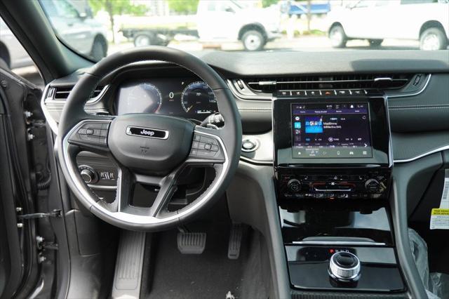 new 2025 Jeep Grand Cherokee car, priced at $40,382