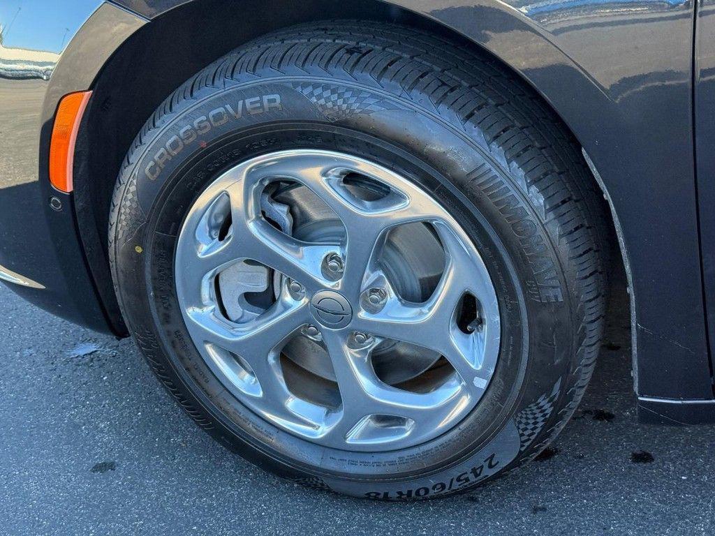 used 2021 Chrysler Pacifica car, priced at $35,135