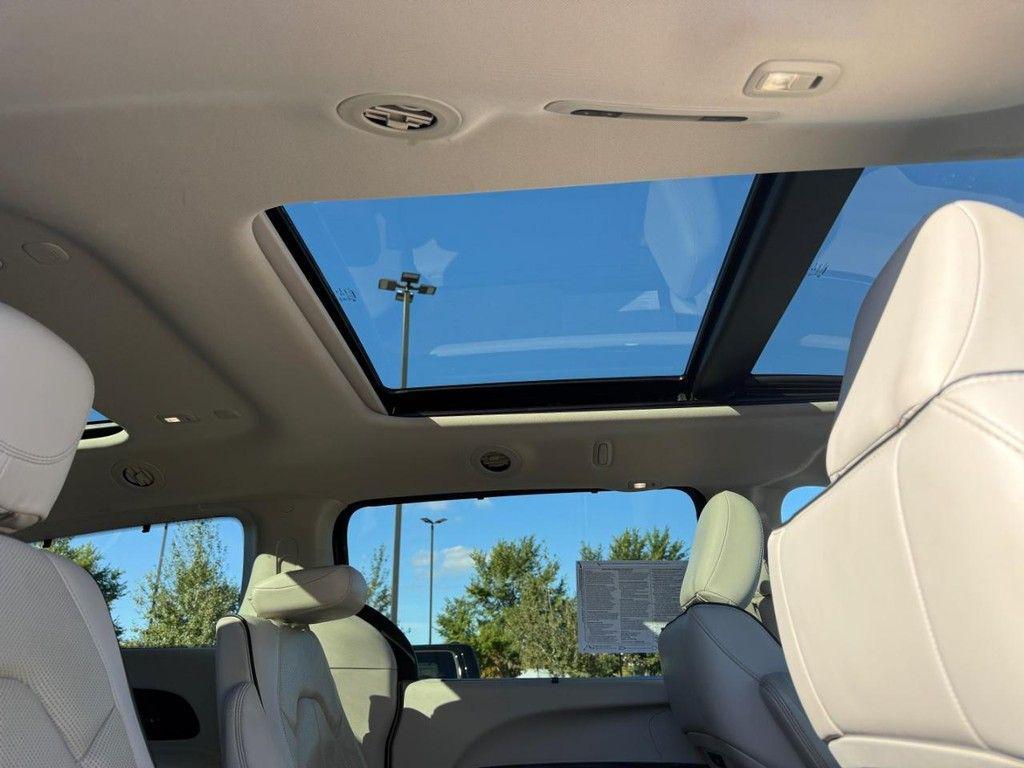 used 2021 Chrysler Pacifica car, priced at $35,135