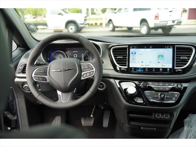 new 2025 Chrysler Pacifica car, priced at $43,527
