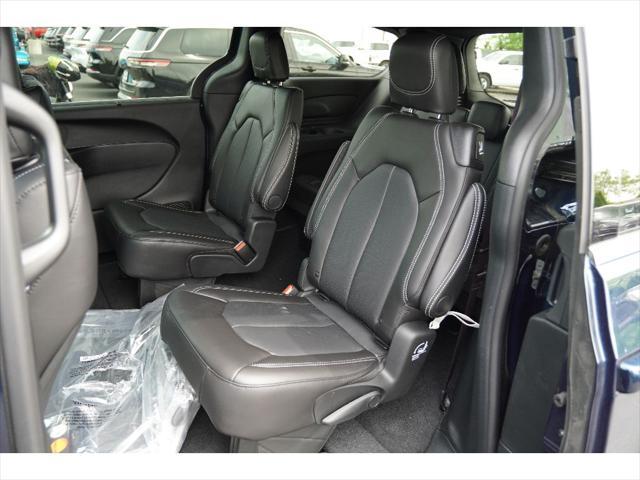 new 2025 Chrysler Pacifica car, priced at $43,527