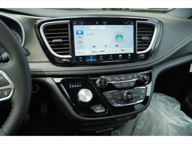 new 2025 Chrysler Pacifica car, priced at $43,527