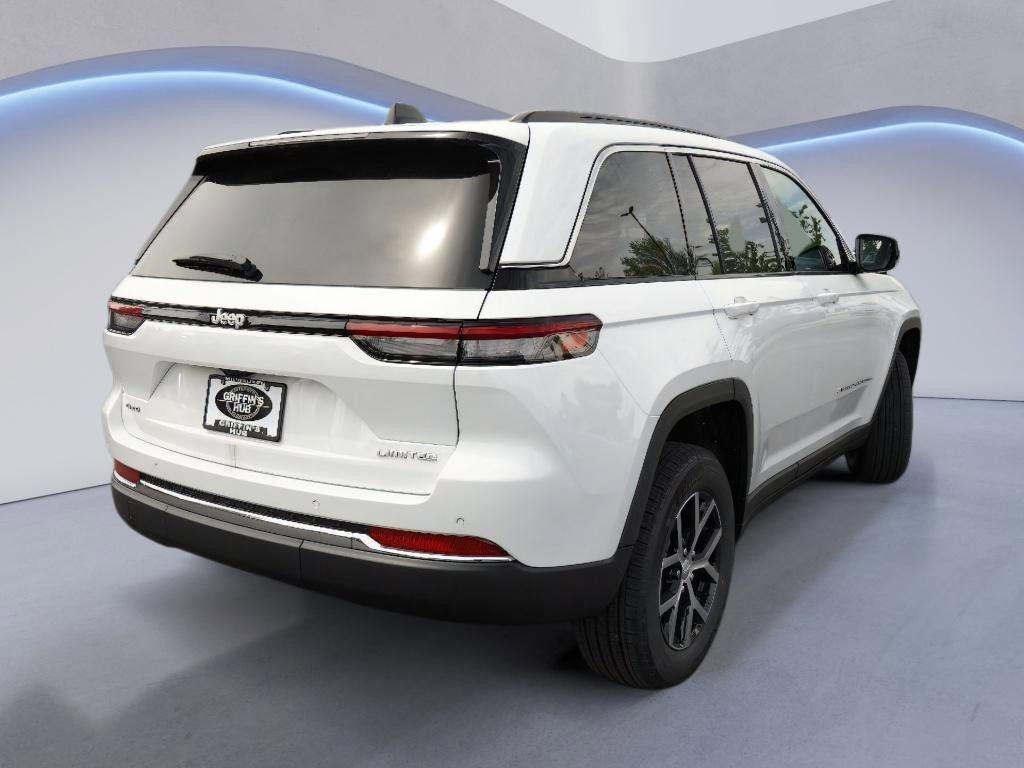 new 2025 Jeep Grand Cherokee car, priced at $40,258
