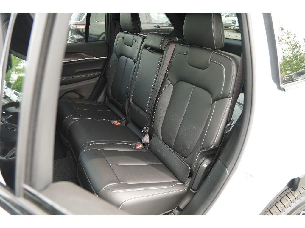 new 2025 Jeep Grand Cherokee car, priced at $40,258