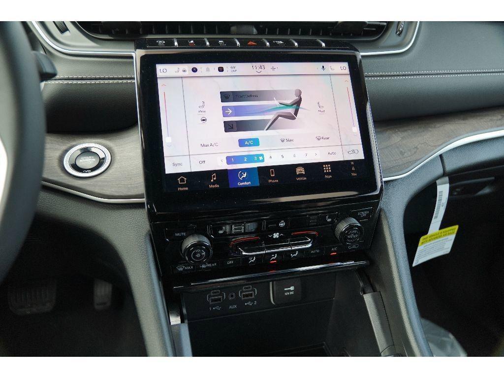 new 2025 Jeep Grand Cherokee car, priced at $40,258