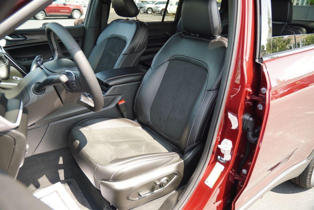 new 2025 Jeep Grand Cherokee L car, priced at $43,919