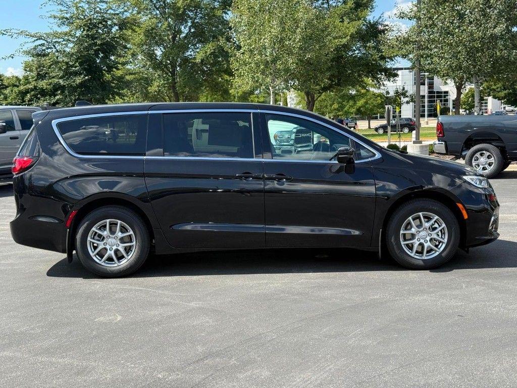 new 2026 Chrysler Pacifica car, priced at $40,846